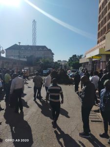 Chaos As Nairobi County Government Clamps KPC Vehicles, Dump Garbage Over Power Cuts