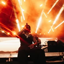 Nyashinski &ndash; Biography