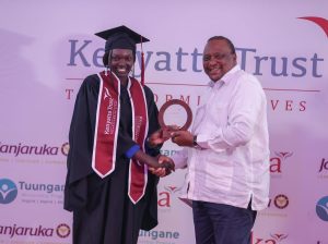 Uhuru urges graduates to lead with integrity