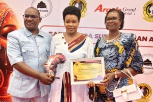 Cheluget acknowledges immigration officers after regional leadership award