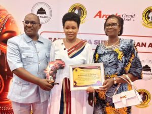 Cheluget acknowledges immigration officers after regional leadership award