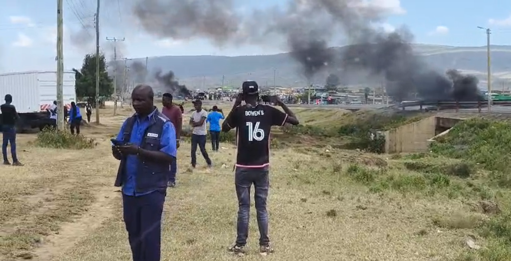 Traffic Disrupted On Mai Mahiu-Narok Road As Herders Protest Livestock Incident, Attack Cops
