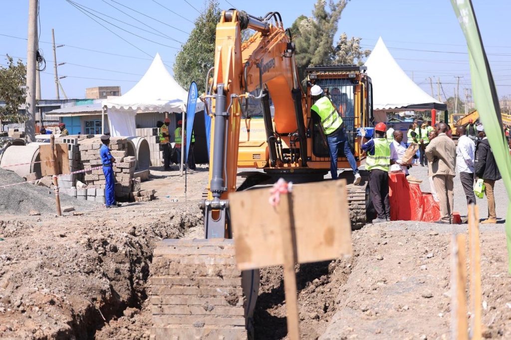 Ruto, Sakaja Break Ground For 260km Sewer Line Rehabilitation Program To Improve Sanitation In Eastland Estates