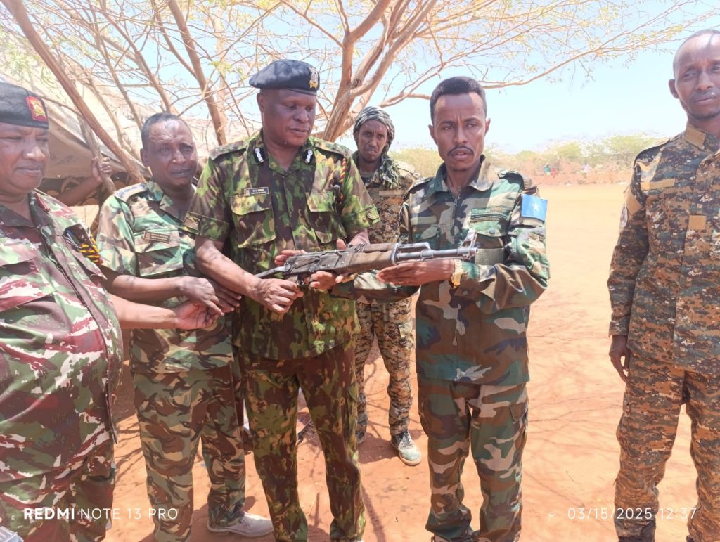 Somalia Police Hands Back To Kenya 2 Rifles Stolen From Killed Police Officer In Mandera