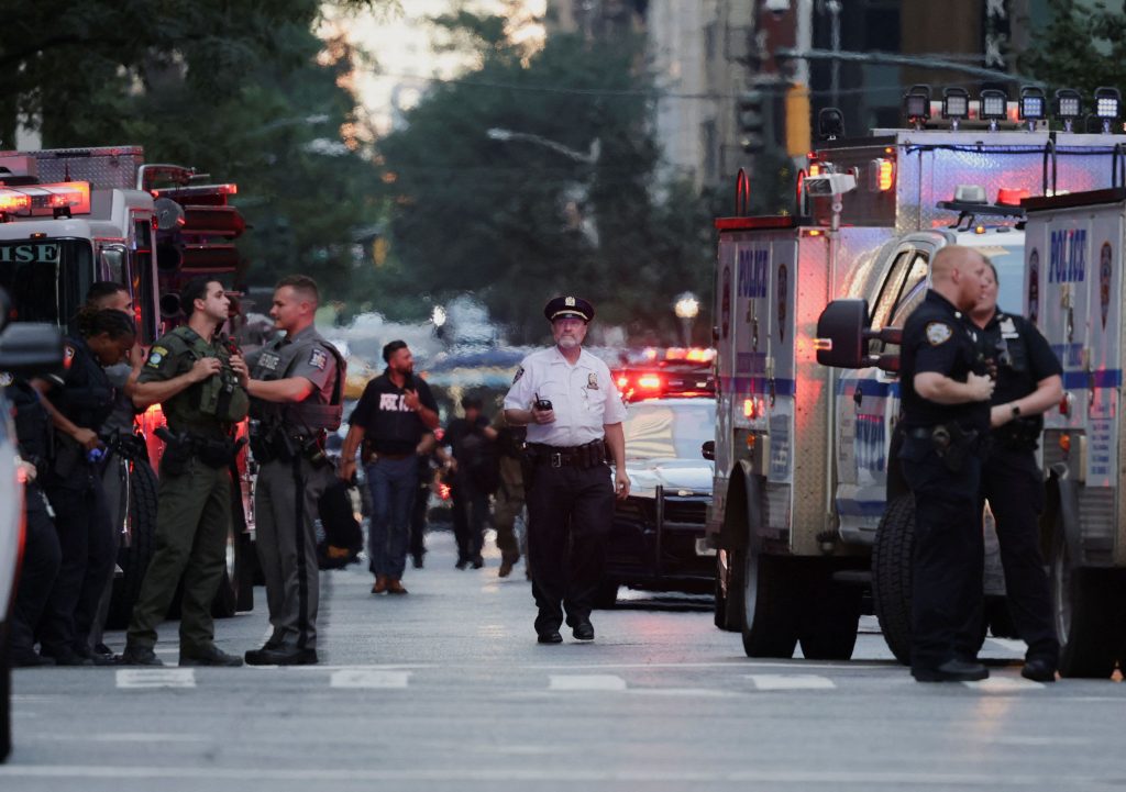 4 People, Including NYPD Officer, Killed In Midtown Manhattan Shooting, Officials Say
