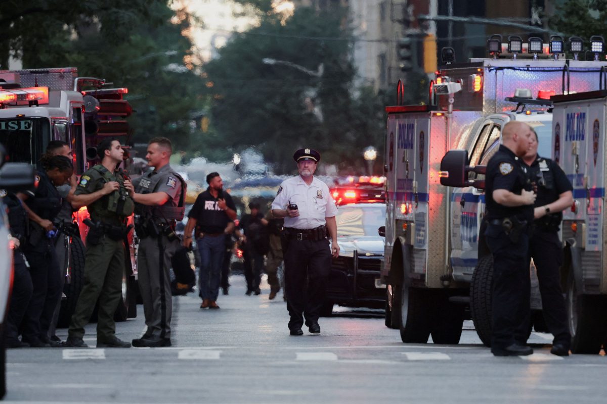4 People, Including NYPD Officer, Killed In Midtown Manhattan Shooting, Officials Say