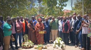 Former President Uhuru Kenyatta visits Raila Odinga’s grave in Bondo a day after burial