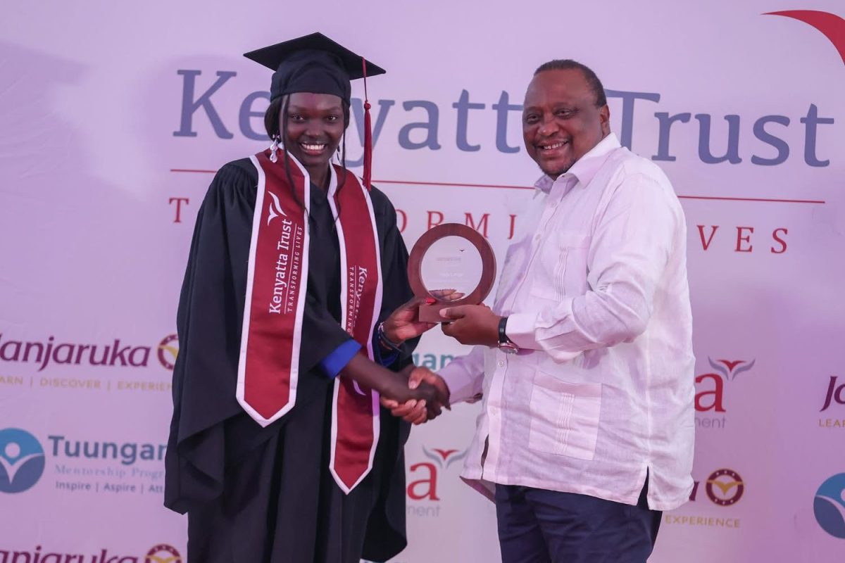 Uhuru urges graduates to lead with integrity