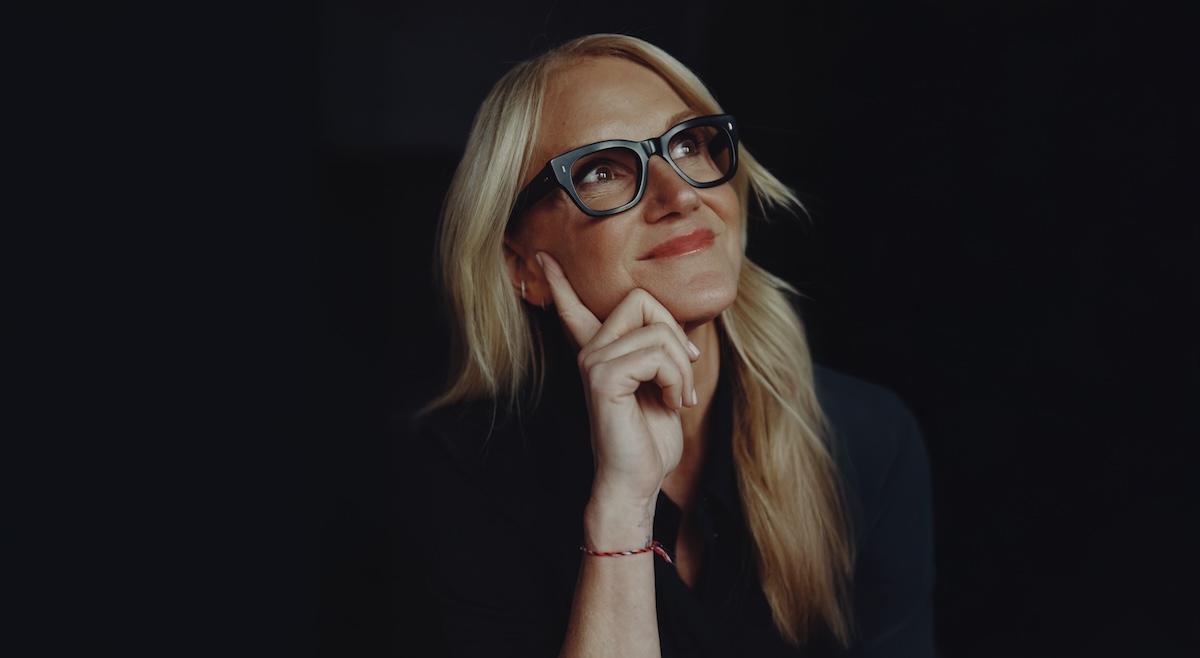 Silling Roop Host Mel Robbins net worth as a best-selling author and an award-winning ...