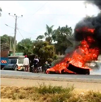 Traffic disrupted on Meru–Nairobi highway as residents protest delayed Nithi Bridge reconstruction