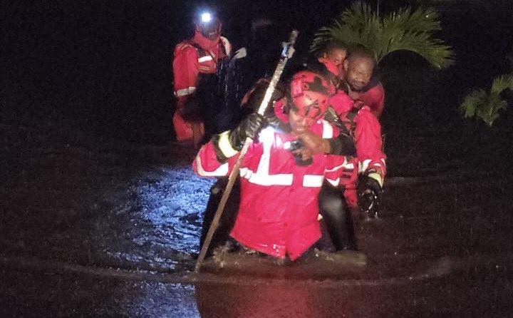 Kenya red cross rescues stranded residents as heavy rains flood Nairobi