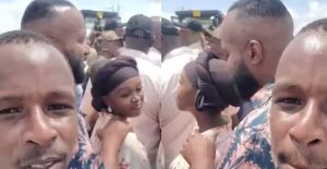 Video Of CS Hassan Joho Giving Random Lady Neck Massage During Rally Causes Melee Online 