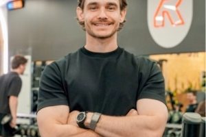Andrew Holder net worth
