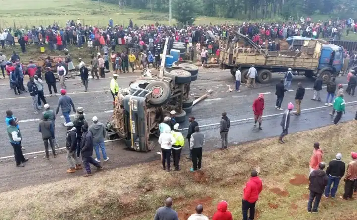 At least 5 killed in triple-vehicle crash on Eldoret–Nakuru highway
