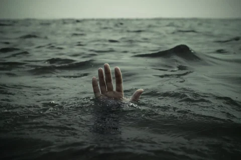 Storekeeper drowns while boarding dredging vessel on Lake Victoria