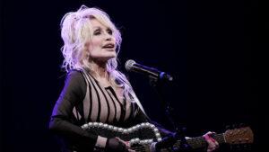 Country music legend Dolly Parton dies