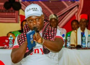 Nyali MP Aspirant Elkana Jacob Wins Hearts After Washing Voter’s Clothes in Viral Video