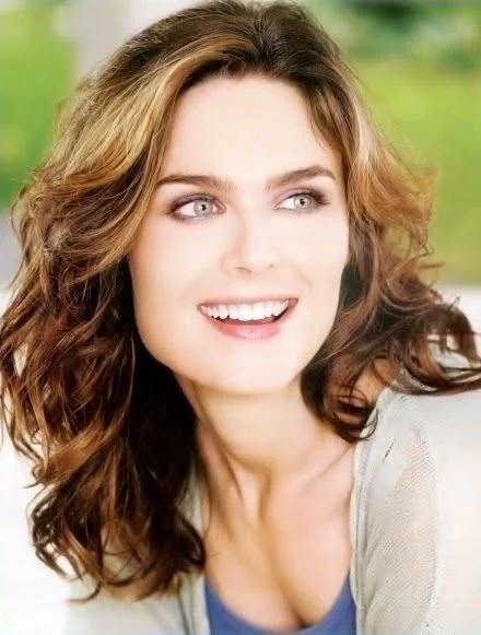 Emily Deschanel net worth
