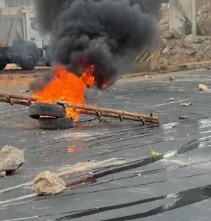 UoN students resume protests, block Waiyaki Way over lecturers’ strike